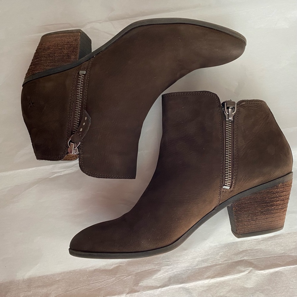 Frye Judy Leather Side-Zip Ankle Bootie Dark Brown Size 8 - Picture 2 of 13